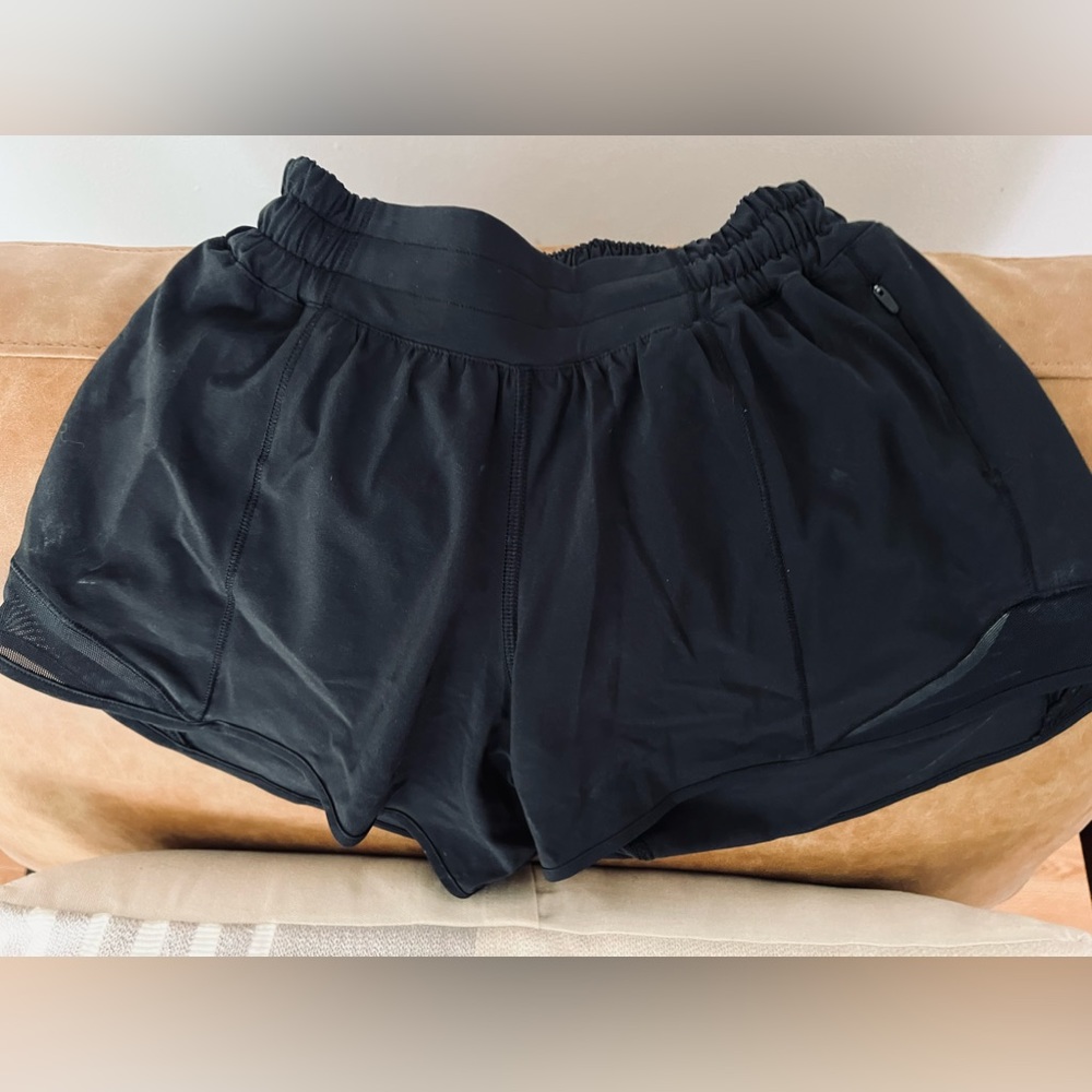 Lululemon HR 2.5” size 0 hotty hottie hot shorts Excellent black